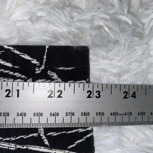 EUC Talbots Capri Printed Pants in Black and White Side Zip - Picture 7 of 7